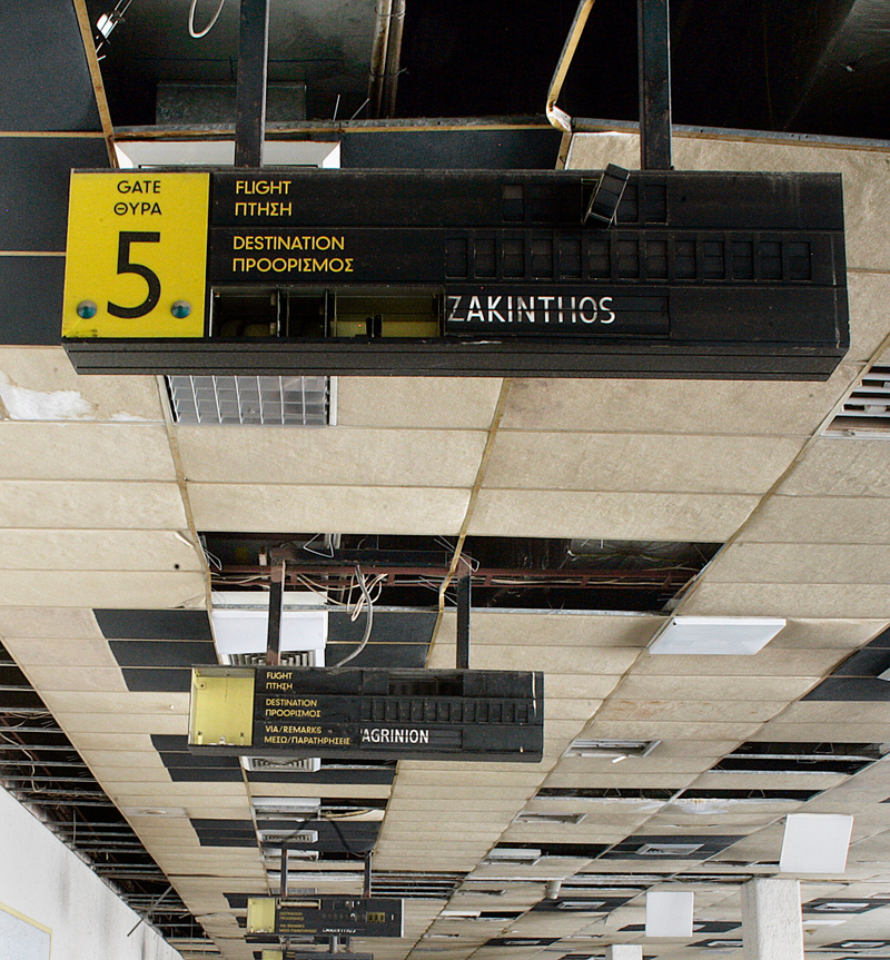 Illustration for article titled Athens' Abandoned International Airport Is Incredibly Creepy